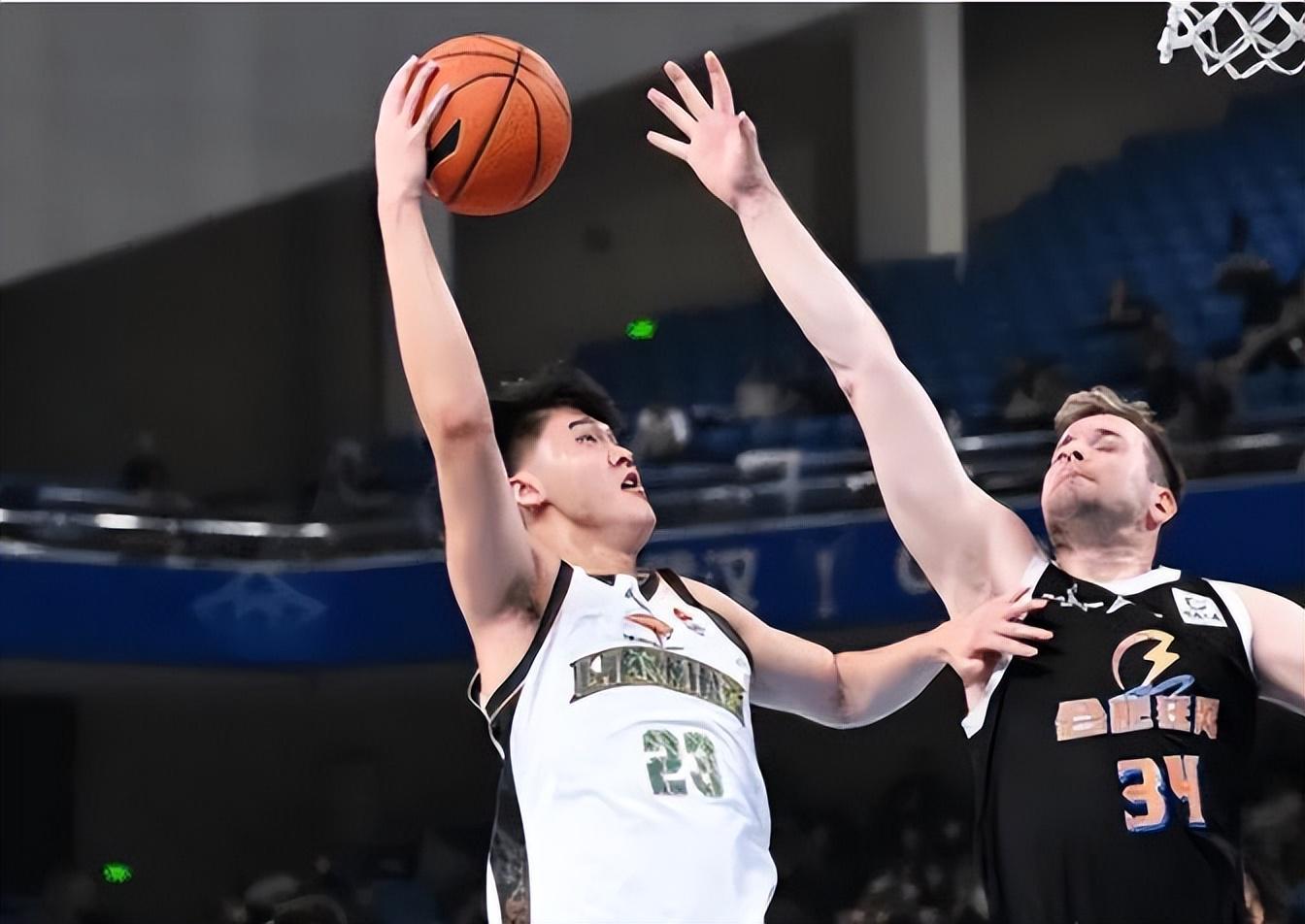 PP电子官网-辽宁男篮,昨晚比赛用了一名新人,表现不错,但很快又被换了下去